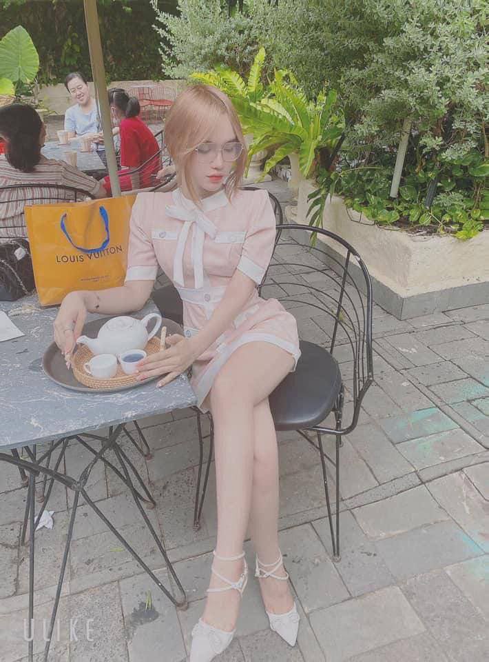 Vụng trộm cùng chị bồi bàn xinh đẹp